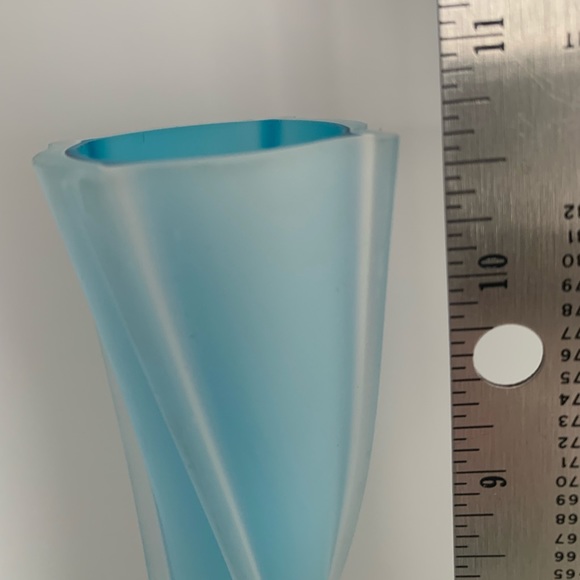 VINTAGE | Twisted Light Blue Glass Vase - Picture 5 of 6